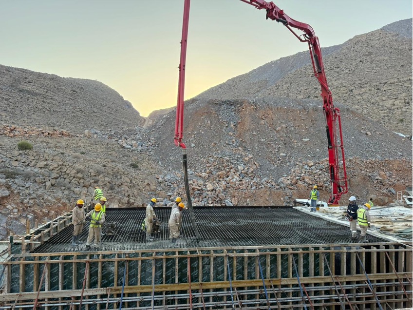 Rawasi site team and equipment on an Omani infrastructure project